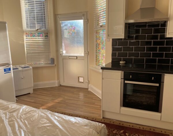 Studio Flat For Rent in Knowle