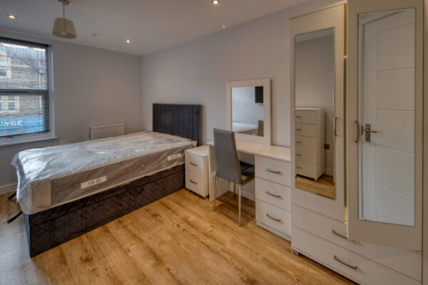 Double Rooms with En-Suite on North Street Southville Bristol BS3 1JD