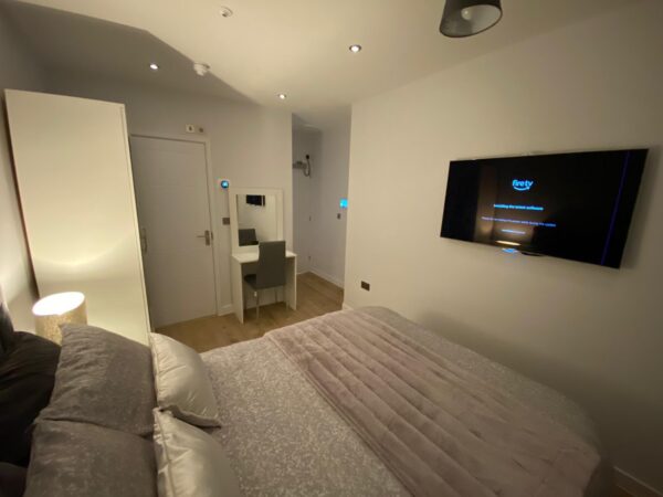 Double Rooms with En-Suite on North Street Southville Bristol BS3 1JD