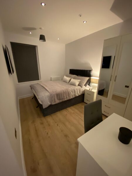 Double Rooms with En-Suite on North Street Southville Bristol BS3 1JD