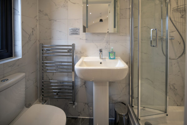 Double Rooms with En-Suite on North Street Southville Bristol BS3 1JD