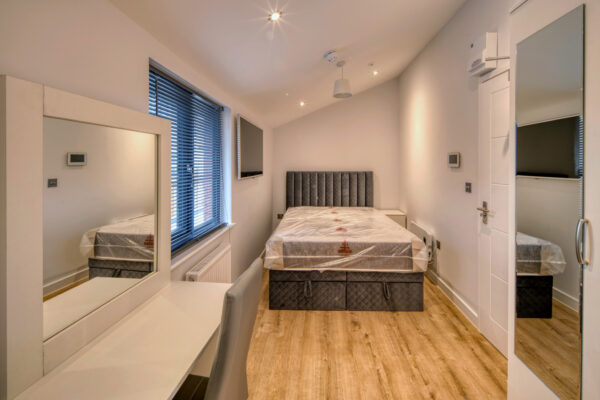 Double Rooms with En-Suite on North Street Southville Bristol BS3 1JD