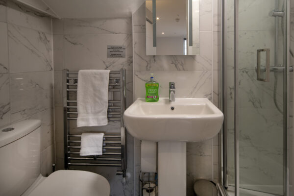 Double Rooms with En-Suite on North Street Southville Bristol BS3 1JD