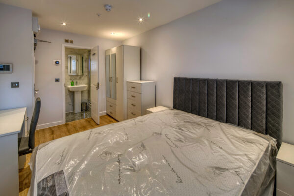 Double Rooms with En-Suite on North Street Southville Bristol BS3 1JD