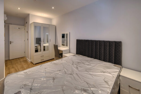 Double Rooms with En-Suite on North Street Southville Bristol BS3 1JD