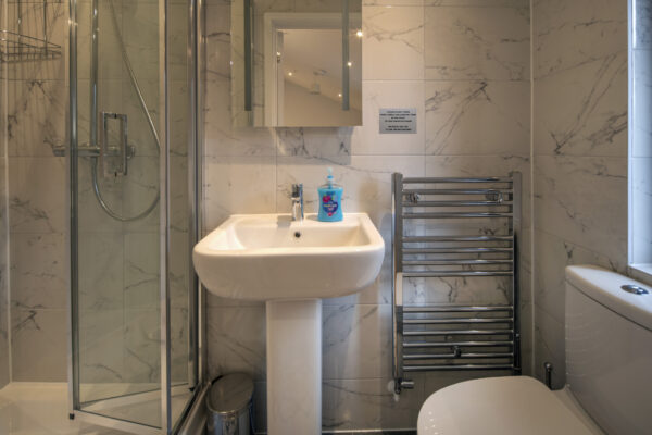 Double Rooms with En-Suite on North Street Southville Bristol BS3 1JD