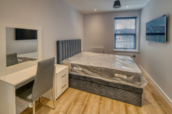 Double Rooms with En-Suite on North Street Southville Bristol BS3 1JD