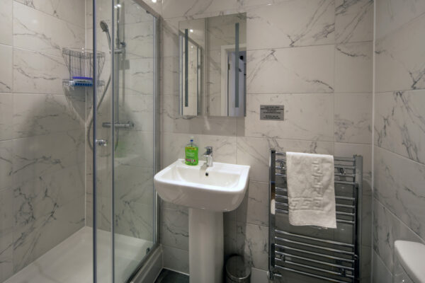 Double Rooms with En-Suite on North Street Southville Bristol BS3 1JD