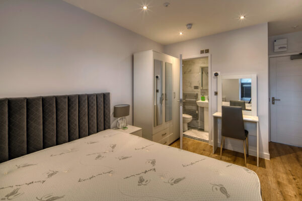 Double Rooms with En-Suite on North Street Southville Bristol BS3 1JD