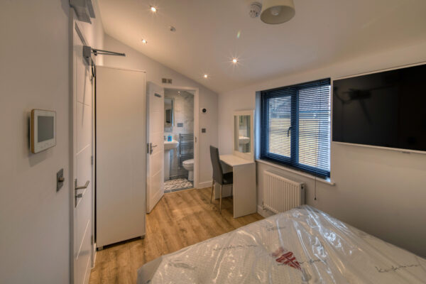 Double Rooms with En-Suite on North Street Southville Bristol BS3 1JD