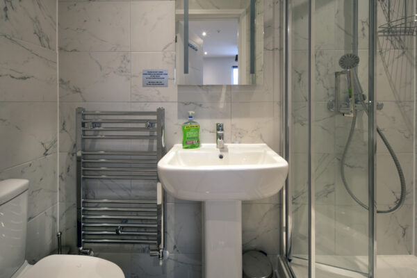 Double Rooms with En-Suite on North Street Southville Bristol BS3 1JD