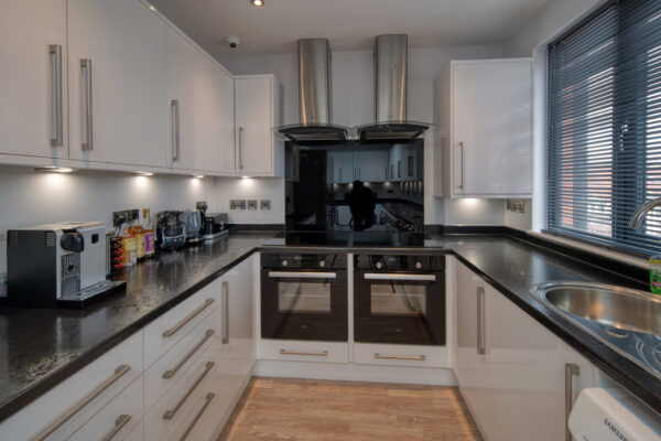 Double Rooms with En-Suite on North Street Southville Bristol BS3 1JD
