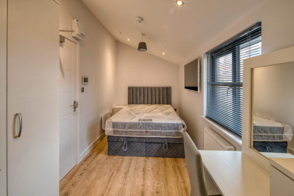 Double Rooms with En-Suite on North Street Southville Bristol BS3 1JD