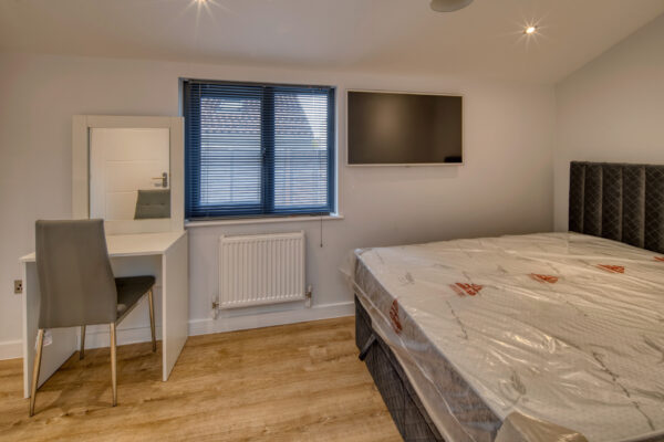 Double Rooms with En-Suite on North Street Southville Bristol BS3 1JD