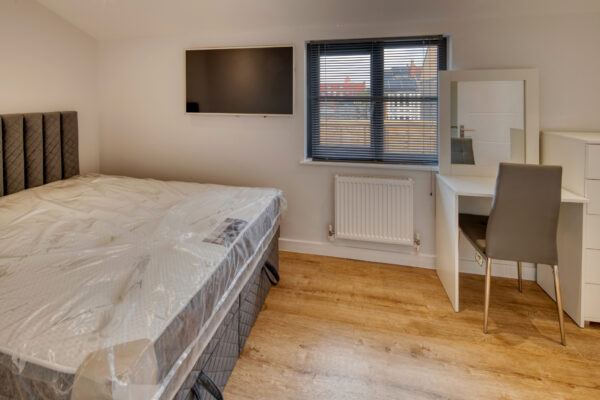 Double Rooms with En-Suite on North Street Southville Bristol BS3 1JD